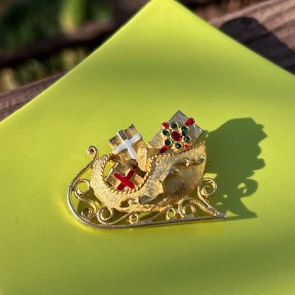 HOLIDAY🎄🎄MYLU Gold Christmas Santa’s Sleigh BROOCH - Picture 2 of 7